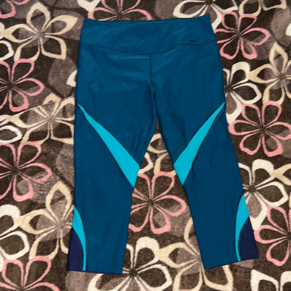 Nike capri leggings